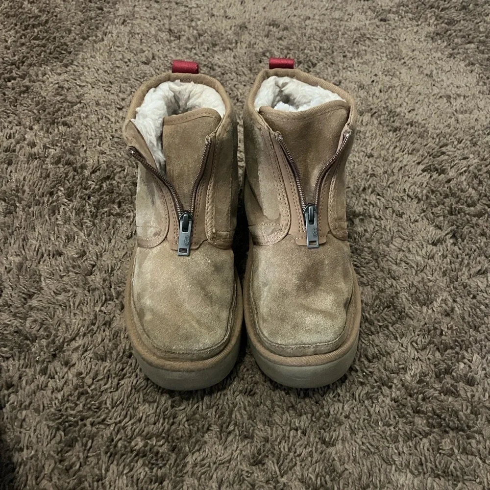 UGG Kids' Neumel Zip Platform Boot Sz 2
